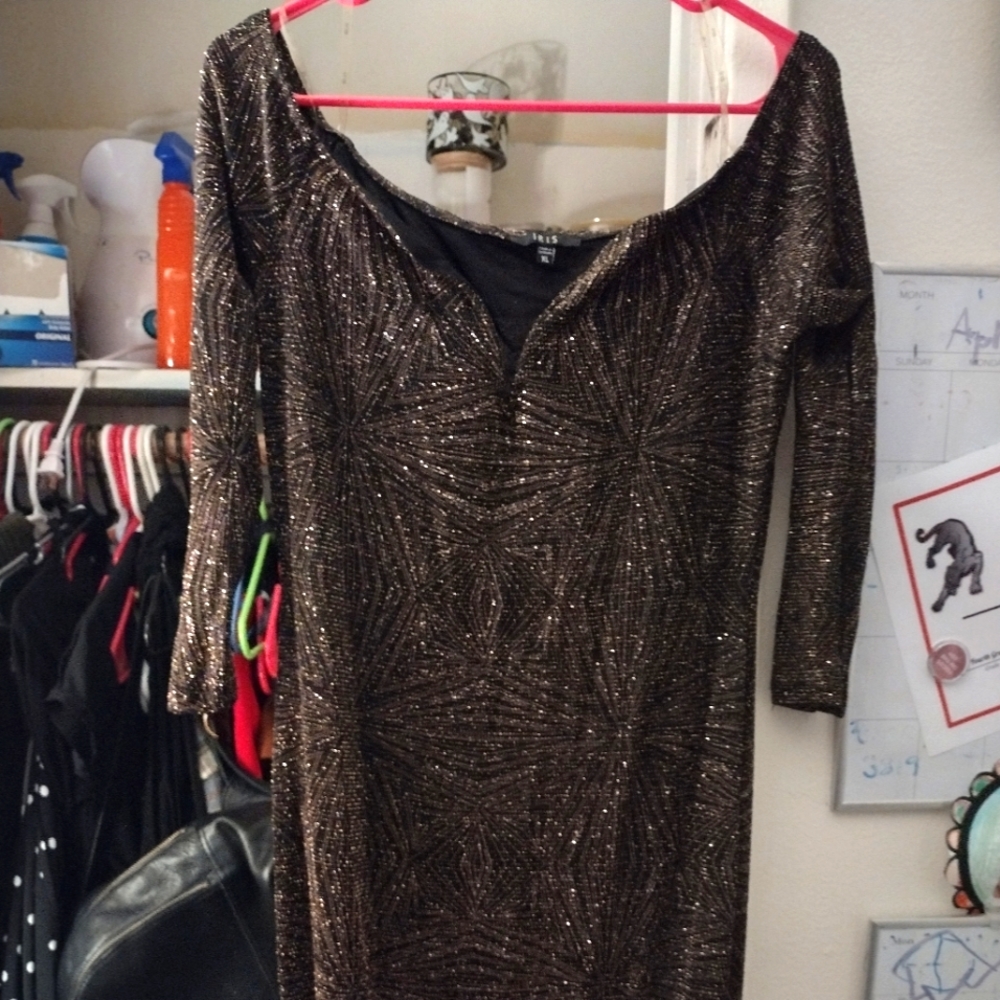 Slim off shoulder on shoulder dress